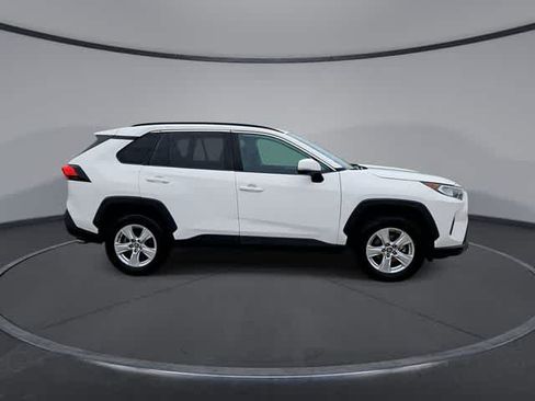 Used 2021 Toyota RAV4 XLE AWD/4WD image 9