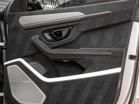 Used 2024 Lamborghini Urus Performante AWD/4WD image 55