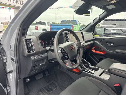 Used 2025 Nissan Frontier PRO-4X AWD/4WD image 11