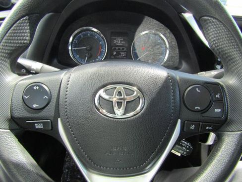 Used 2017 Toyota Corolla LE FWD image 18