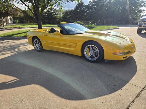 Used 2000 Chevrolet Corvette Convertible w/ Memory Pkg RWD image 5