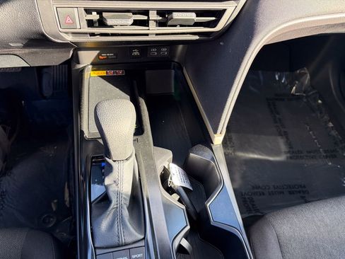 Used 2025 Toyota Camry LE image 11