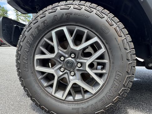 Used 2025 Jeep Wrangler Unlimited Sahara AWD/4WD image 13