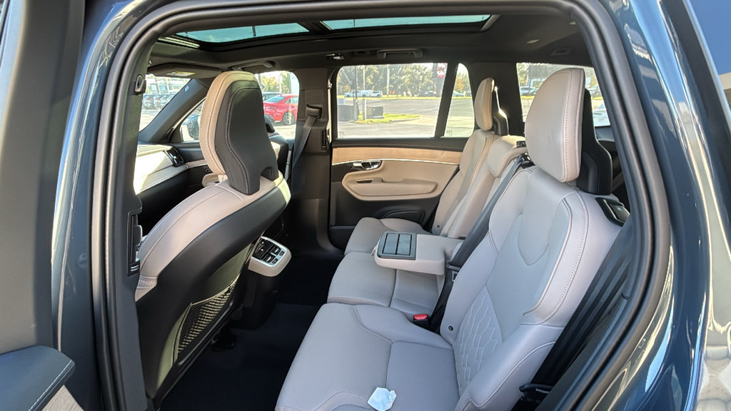 Certified 2026 Volvo XC90 B6 Plus AWD/4WD image 10