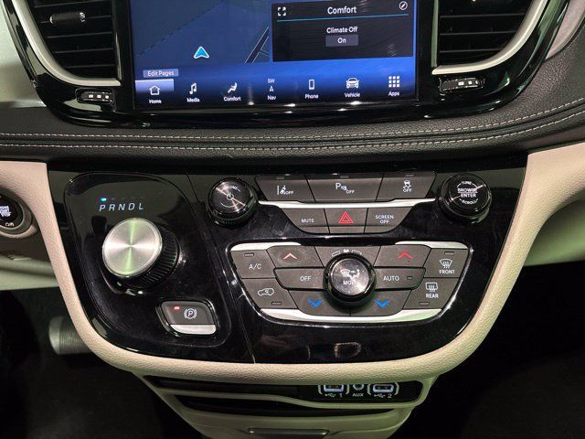 Used 2024 Chrysler Pacifica Limited FWD image 32
