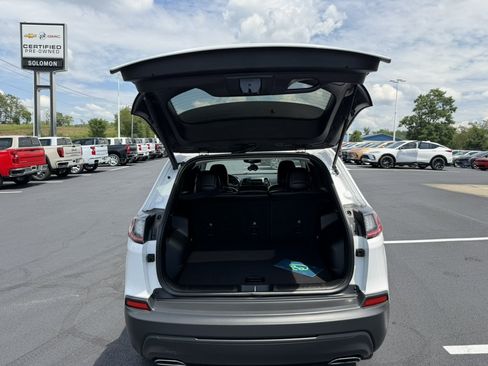 Used 2019 Jeep Cherokee Latitude Plus w/ Comfort/Convenience Group AWD/4WD image 12