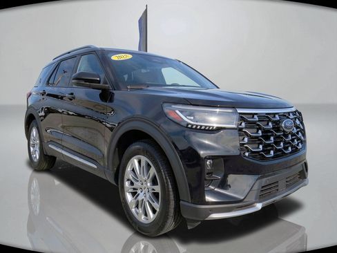Used 2025 Ford Explorer Platinum RWD image 5