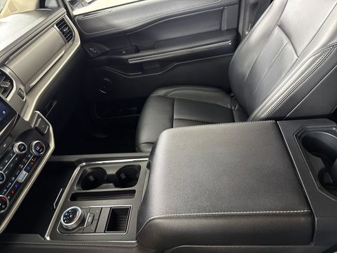 Used 2023 Ford Expedition XLT image 18