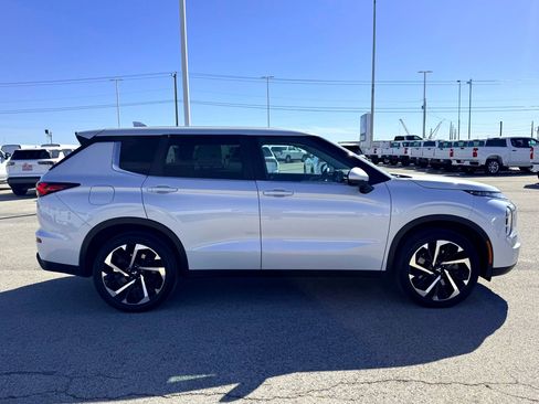 Used 2022 Mitsubishi Outlander ES image 5