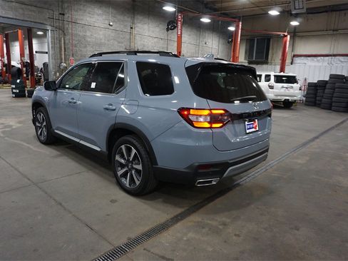 Used 2025 Honda Pilot Touring image 25