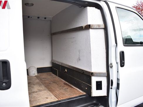 Used 2006 Chevrolet Express 3500 RWD image 23