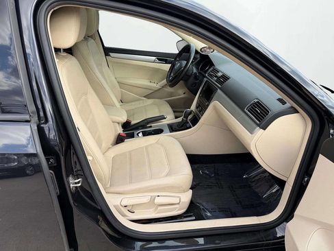 Used 2019 Volkswagen Passat 2.0T Wolfsburg w/ Wheels & Sunroof Package image 13