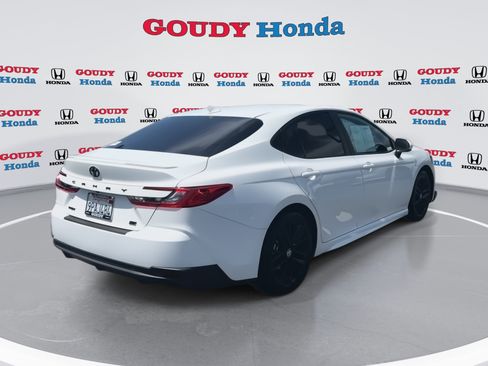 Used 2025 Toyota Camry SE w/ Convenience Package FWD image 8