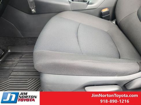 Used 2022 Toyota RAV4 LE FWD image 24