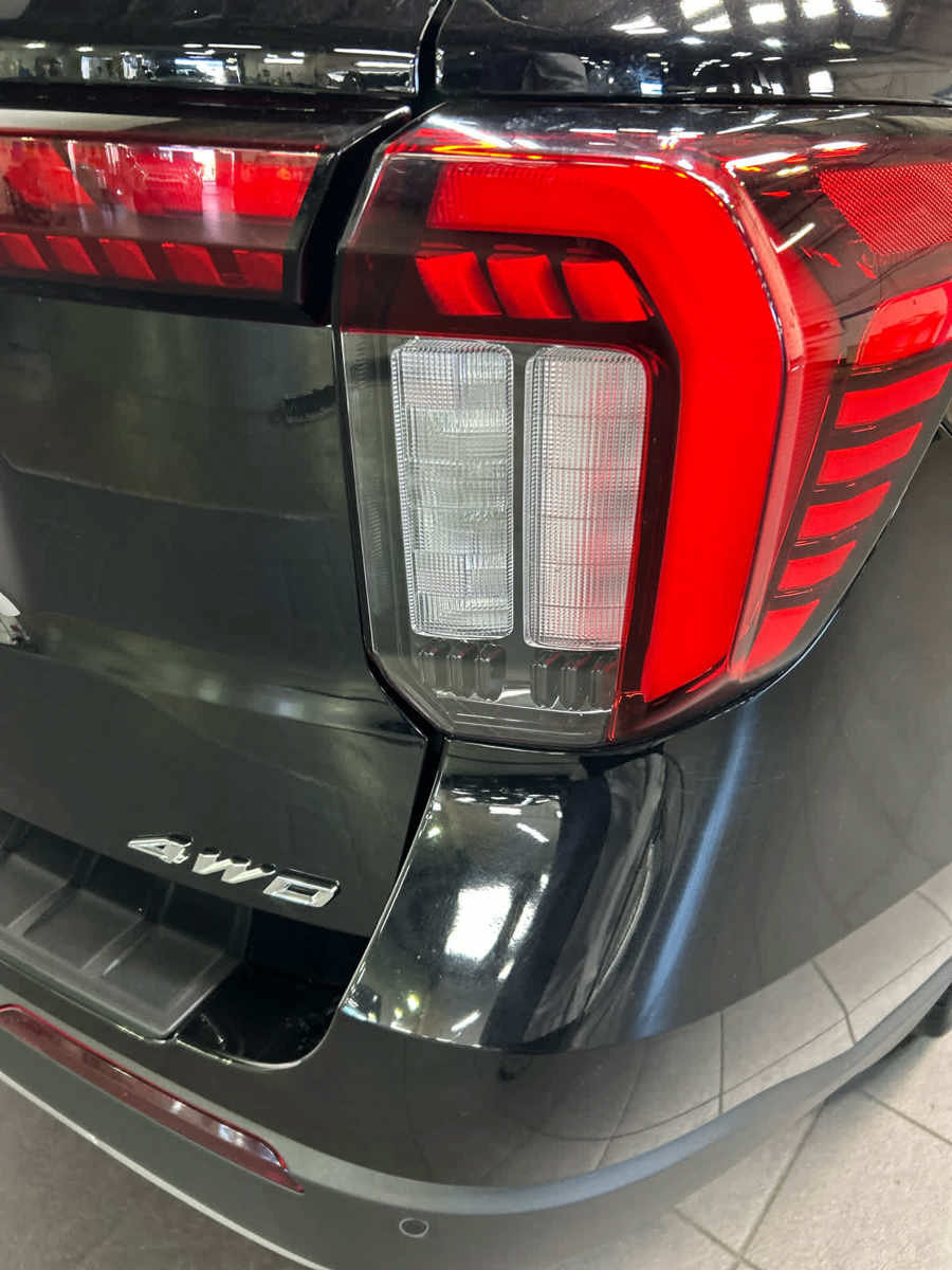Used 2025 Ford Explorer Active w/ Active Comfort Package AWD/4WD image 6