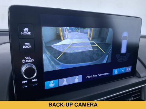 Used 2025 Honda Pilot Touring image 7