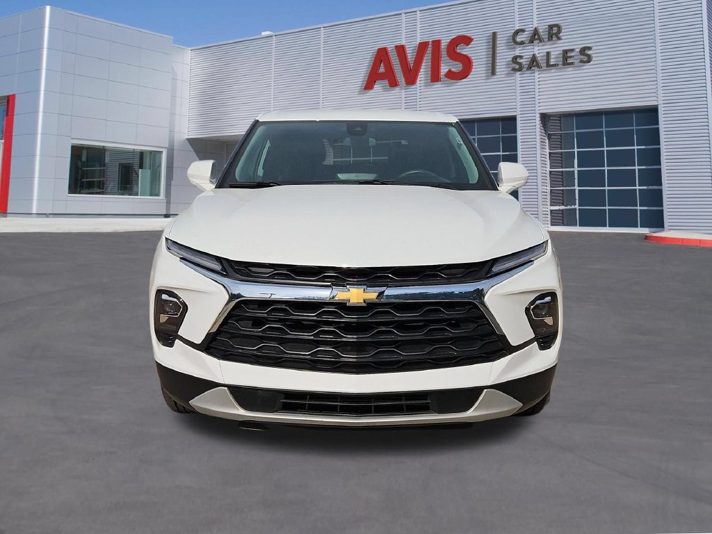 Used 2025 Chevrolet Blazer LT FWD image 2