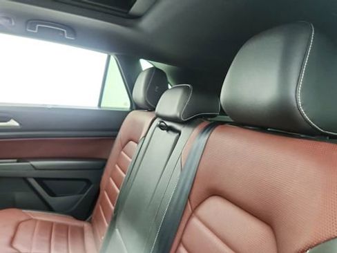 Used 2020 Volkswagen Atlas Cross Sport SEL Premium image 29