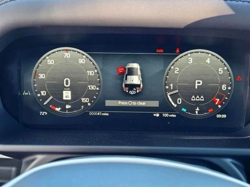 Used 2025 Land Rover Defender 110 S image 13