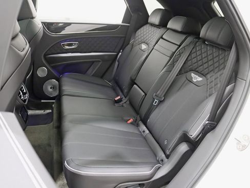 Used 2021 Bentley Bentayga AWD/4WD image 39