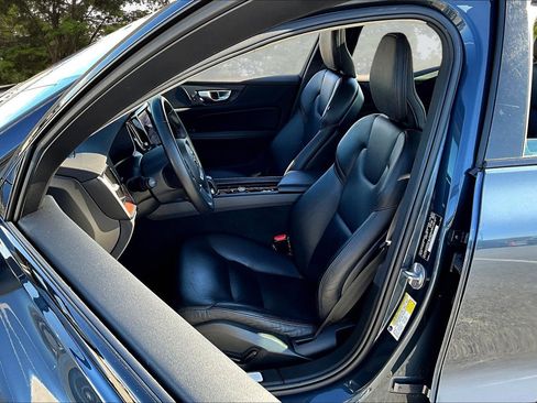 Used 2024 Volvo S60 B5 Plus image 23