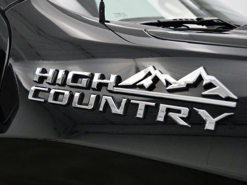 Used 2019 Chevrolet Silverado 1500 High Country w/ Technology Package AWD/4WD image 10