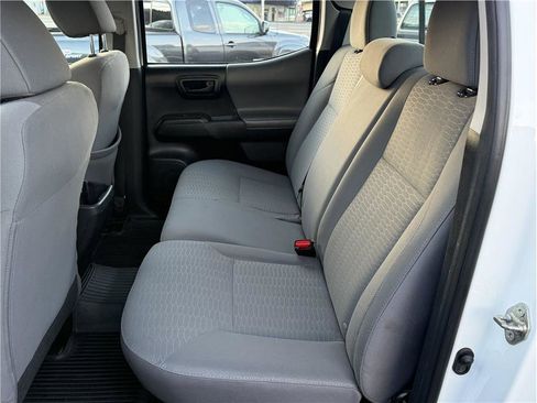 Used 2018 Toyota Tacoma SR image 15