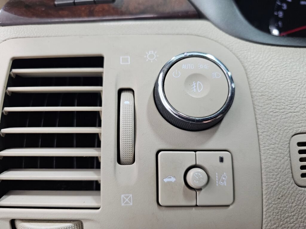 Used 2009 Cadillac DTS FWD image 25
