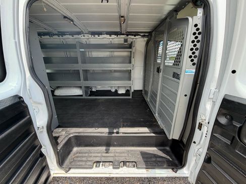 Used 2017 Chevrolet Express 2500 RWD image 27