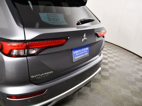 Used 2024 Mitsubishi Outlander SE AWD/4WD image 15