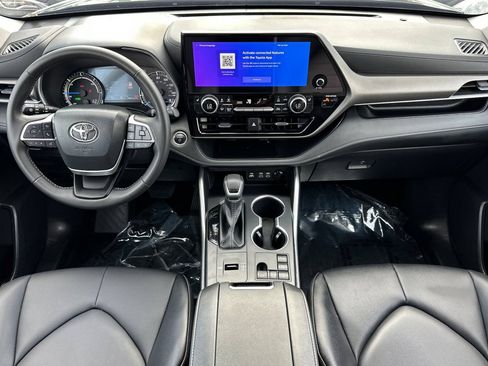 Certified 2025 Toyota Highlander XLE AWD/4WD image 14