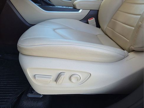 Used 2022 Toyota Highlander XLE image 25