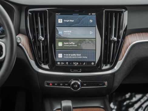 Used 2025 Volvo V60 B5 Cross Country Plus image 22