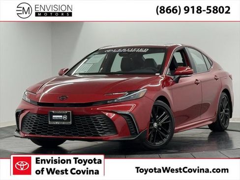 Certified 2025 Toyota Camry SE image 1