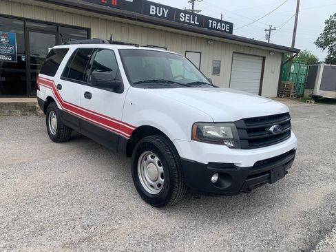 Used 2017 Ford Expedition XL w/ Fleet Convenience Package AWD/4WD image 4