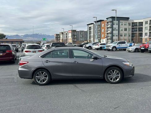 Used 2017 Toyota Camry SE image 2