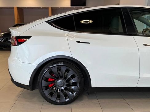 Used 2022 Tesla Model Y Performance AWD/4WD image 17
