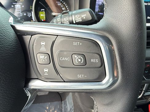Used 2025 Jeep Wrangler Unlimited Sahara w/ Safety Group AWD/4WD image 28