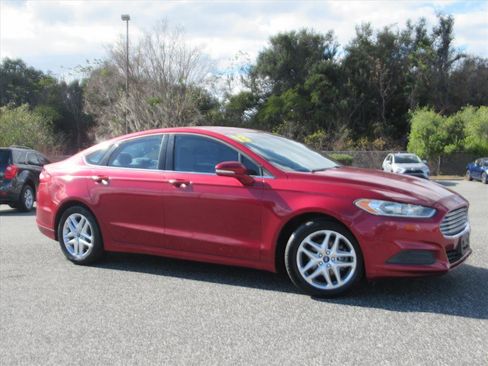 Used 2013 Ford Fusion SE image 2