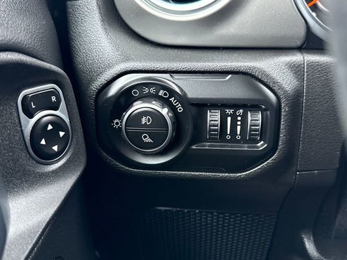 Used 2020 Jeep Gladiator Overland image 25