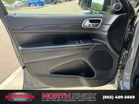 Used 2021 Jeep Grand Cherokee Freedom Edition AWD/4WD image 5