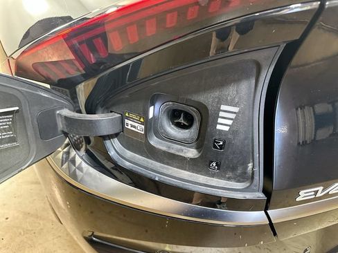 Used 2025 Kia EV6 Wind AWD/4WD image 7