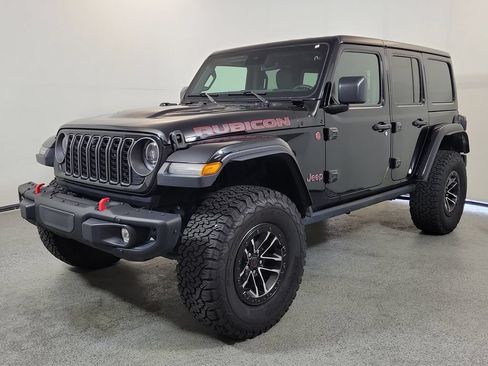 Used 2025 Jeep Wrangler Unlimited Rubicon AWD/4WD image 4