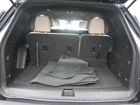 Used 2023 Chevrolet Traverse LS FWD image 19