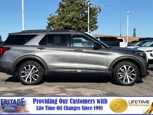 Used 2025 Ford Explorer ST-Line AWD/4WD image 3