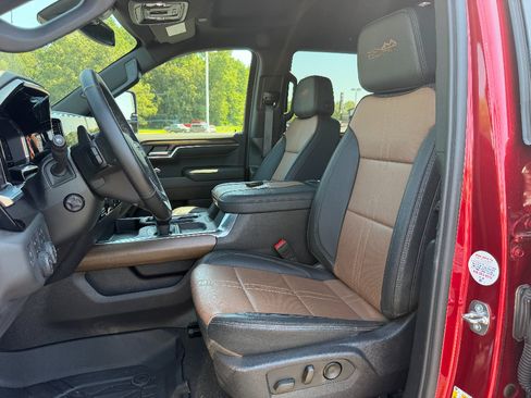Used 2024 Chevrolet Silverado 1500 High Country AWD/4WD image 40