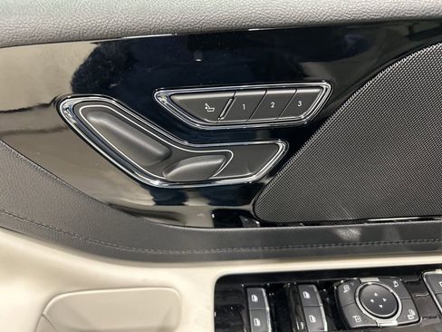 New 2026 Lincoln Aviator AWD image 14