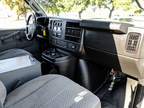 Used 2019 Chevrolet Express 2500 w/ Driver Convenience Package image 13
