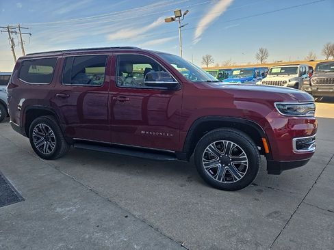 Used 2024 Jeep Wagoneer Series II image 11