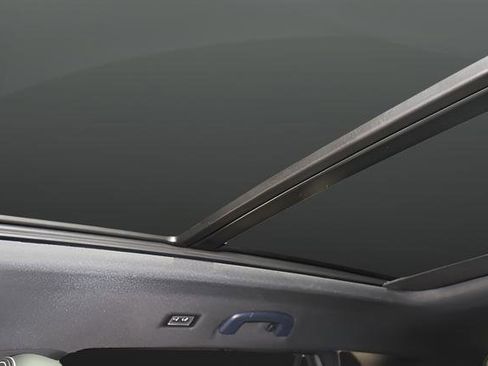 Certified 2025 Volkswagen Atlas Cross Sport SE w/ Panoramic Sunroof Package AWD/4WD image 29